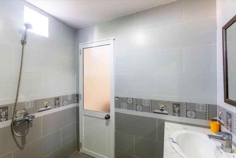 Bathroom 4, Bong House Homestay 2, Da Nang