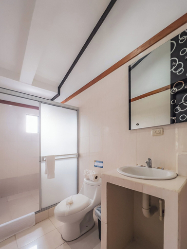 Bathroom 4, Poshtel Arenal, San Carlos