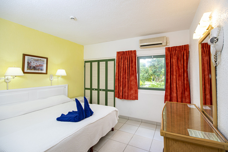 Bedroom 3, Plum Tree Club
