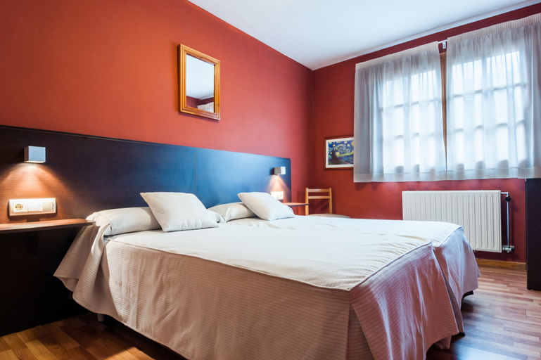 Bedroom 3, Hotel Esquirol, Girona