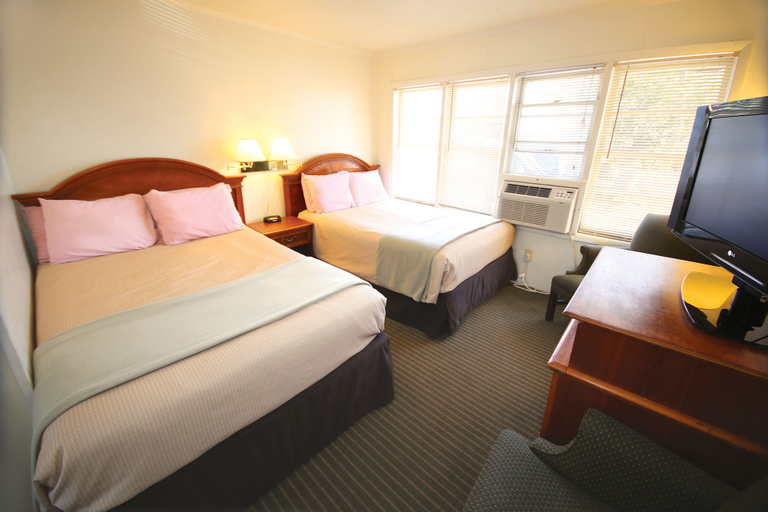 Bedroom 3, Oceanic Motel, Worcester