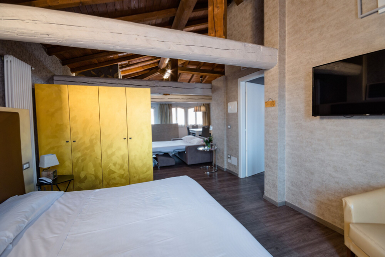 Bedroom 4, Hotel Centrale, Bologna