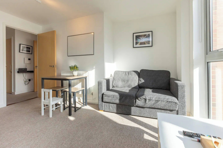 Others 5, Bright & Airy 1 Bedroom Apartment in Trendy Peckham, London