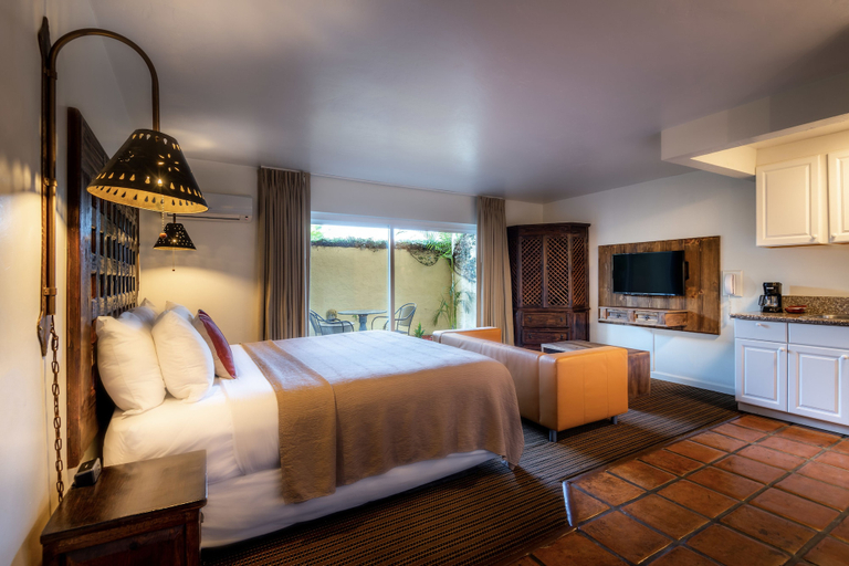 Bedroom 4, Hotel Pepper Tree Boutique Kitchen Studios - Anaheim, Orange
