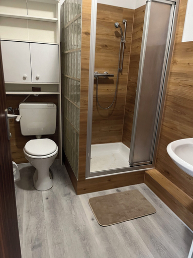 Bathroom 3, Apartment 1880, Unna