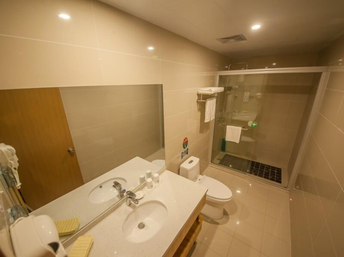 Bathroom 3, GreenTree Inn Suzhou Industrial Park Xinglong St Express Hotel, Suzhou