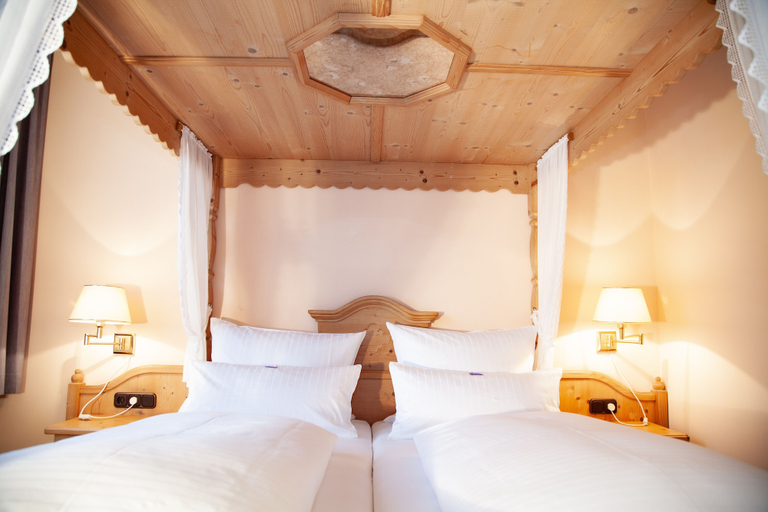 Bedroom 3, Hotel Lonac, Duisburg