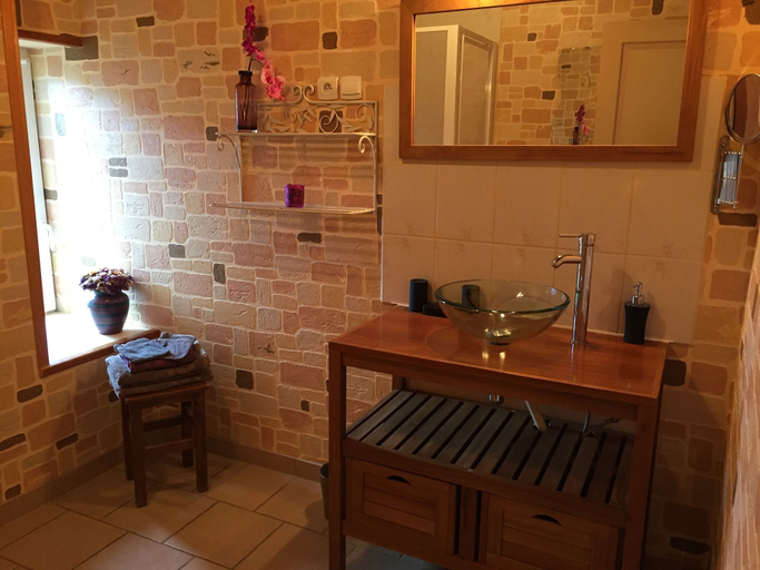 Bathroom 5, Au Clos du Lit - Chambres d'hôtes, Côtes-d'Armor