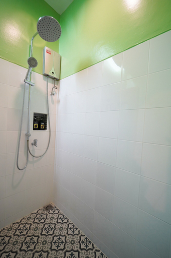 Bathroom 5, Warasin Resort, Sattahip