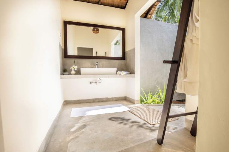 Bathroom 3, Club Mango, Kalpitiya