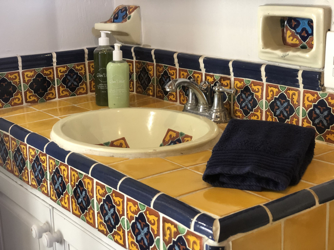 Bathroom 5, Casa del Sol Inn, Chapala