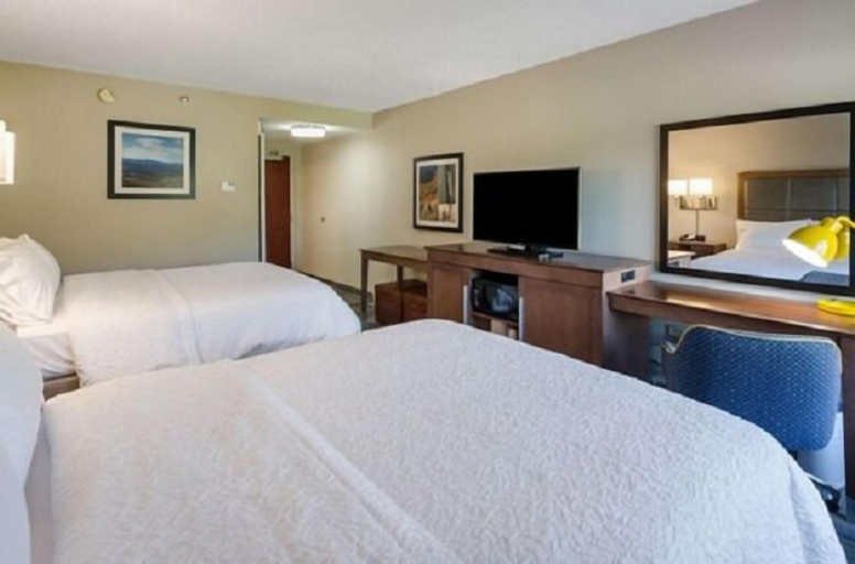 Bedroom 4, Hampton Inn Covington, Alleghany