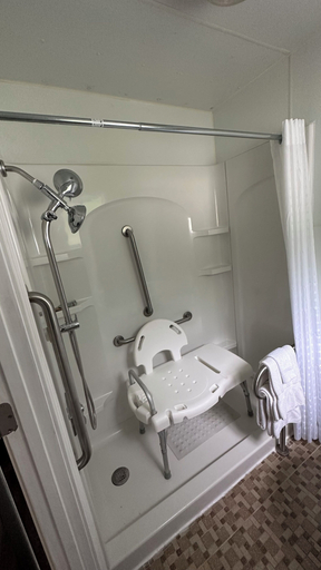 Bathroom 5, Colonial Inn Franklin, Macon