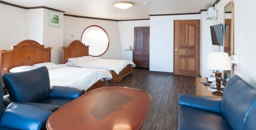 Bedroom 2, Benikea Mountain and Sea Daepo Port, Sokcho