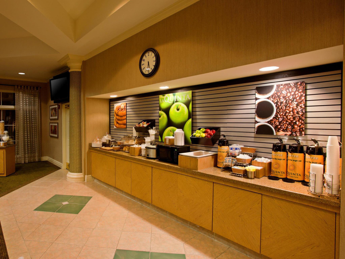 Food & Drinks 5, La Quinta Inn Suites Greensboro Nc, Guilford