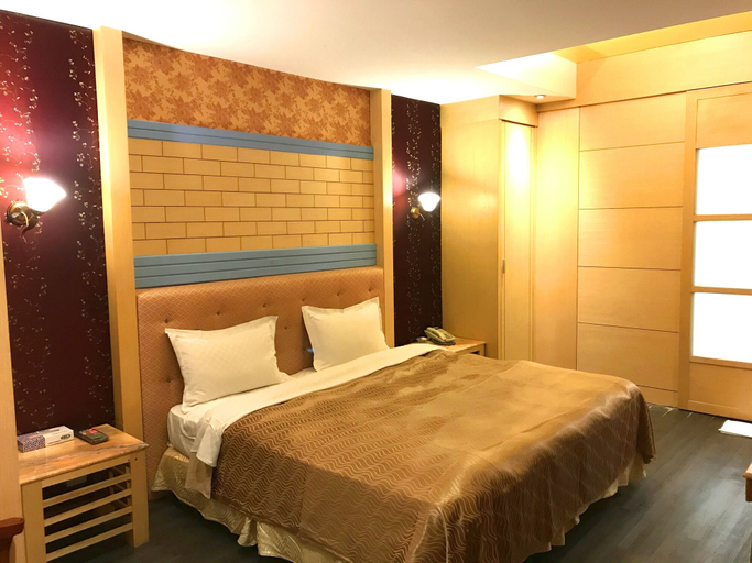 Bedroom 2, Mapleton Motel, Taichung