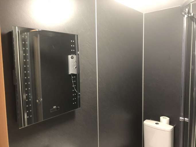 Bathroom 4, Verity Plus Apartment, Devon