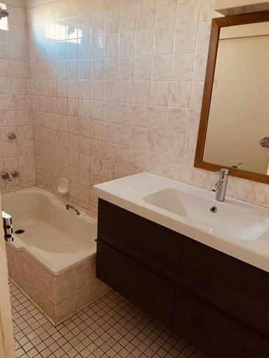 Bathroom 4, Inland Oasis Motel, Mount Isa