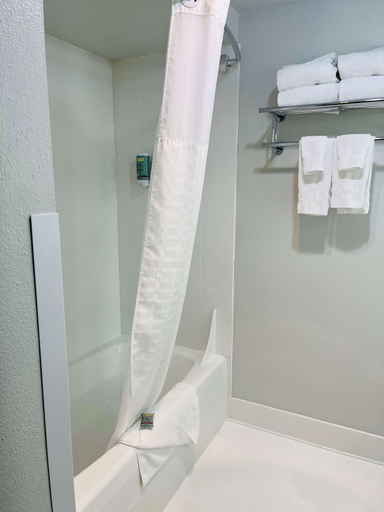 Bathroom 4, Best Western Portland West Beaverton, Washington