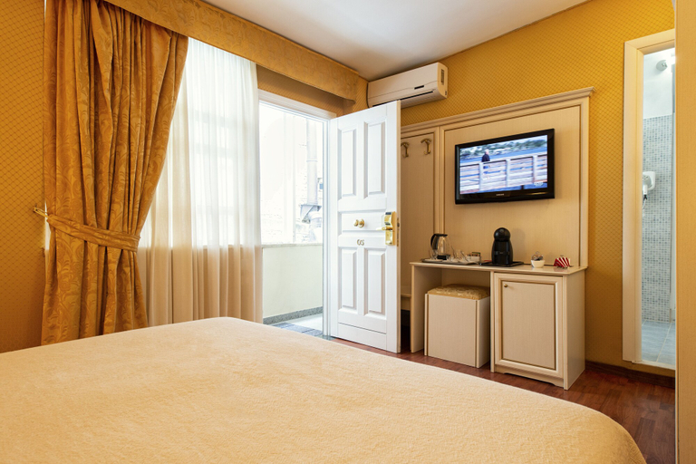 Bedroom 4, Canova Rooms in Spanish Steps, Rome