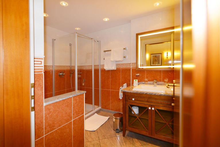 Bathroom 4, Altstadt Hotel Bräu Wirt, Weiden in der Oberpfalz