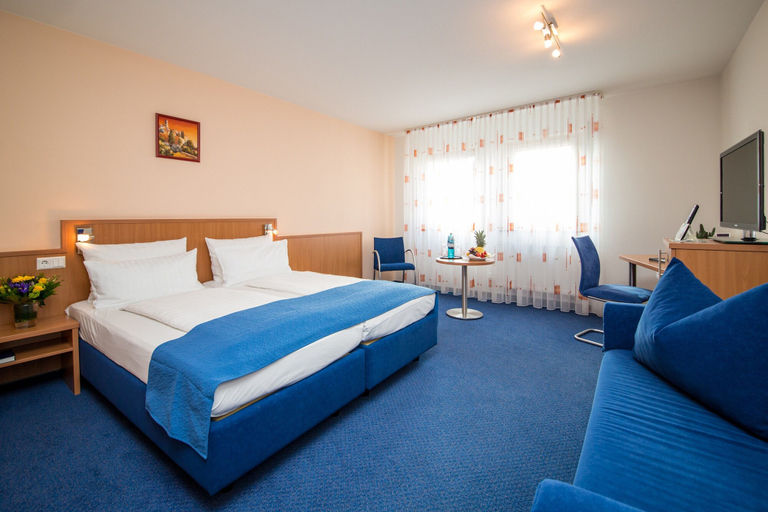 Bedroom 3, Hotel & Restaurant Goldener Pflug, Ludwigsburg