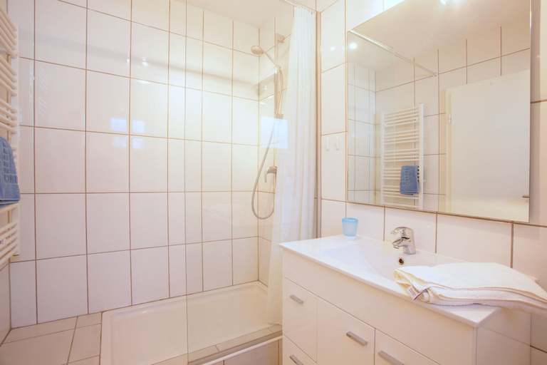 Bathroom, Casa Progreso Costabella, Málaga