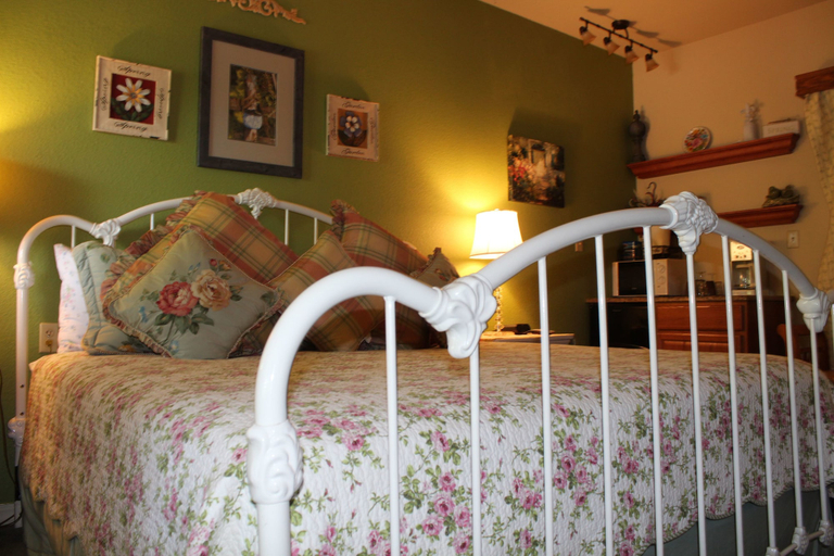 Bedroom 3, All Seasons Inn, Carroll