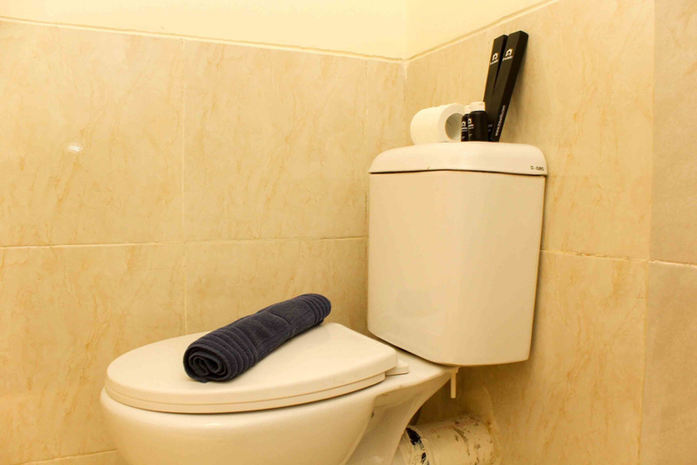 Bathroom 3, Comfortable And Spacious 2Br At Meikarta Apartment, Cikarang