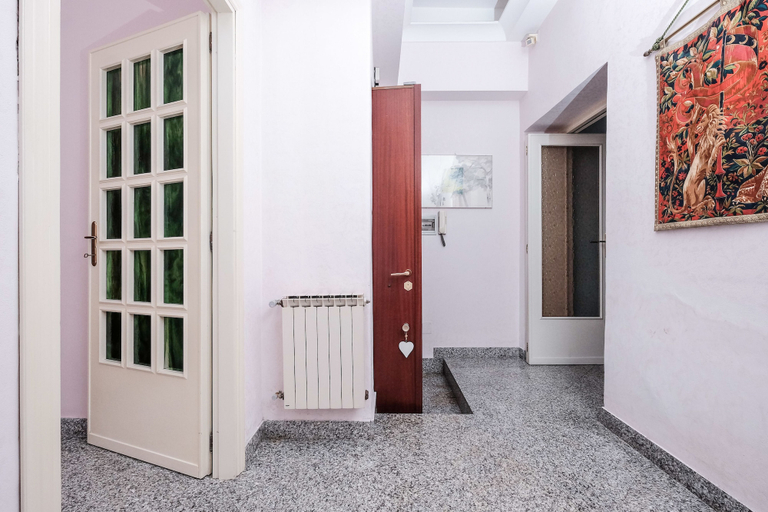 Room amenity 3, Lush Garden Steps Away from Great Park, Roma