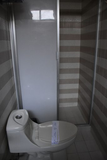 Bathroom 4, Hotel María Victoria, Coatepec
