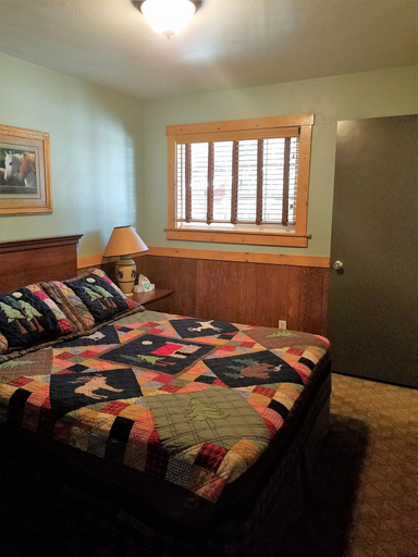 Bedroom 3, Lake View Lodge, Mono
