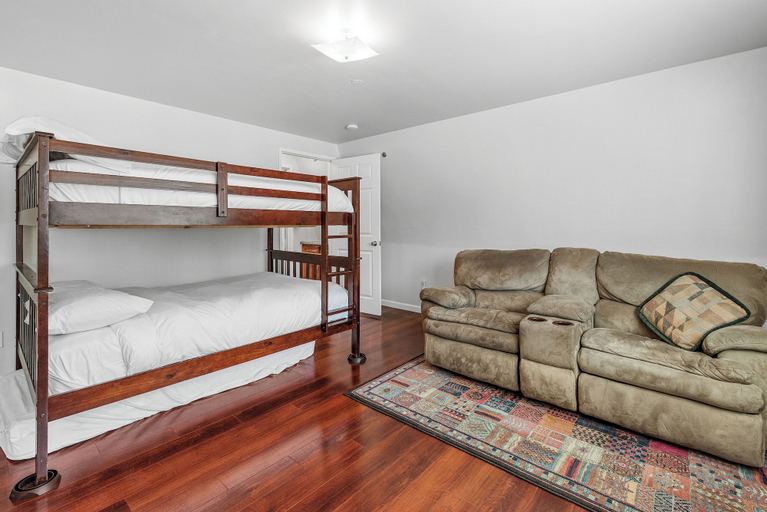 Bedroom 3, The Rock House, San Bernardino