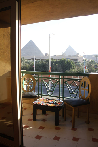 Others 4, Elite Pyramids view, Al-Ahram
