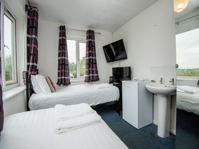 Bedroom 3, Chris's Motel, Buckinghamshire