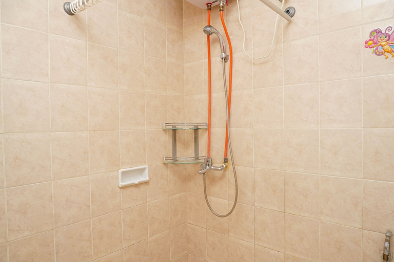 Bathroom 4, Beautiful Studio at Cosmo Terrace Apartment, Central Jakarta