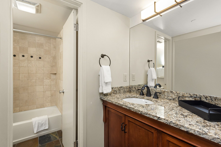 Bathroom 3, Aspenwood by Snowmass Vacations, Pitkin