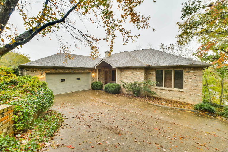 Exterior & Views, Home in Bella Vista with Deck and Lake Windsor Views!, Benton