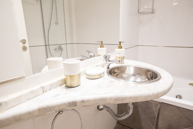 Bathroom 2, ORO 2 Apartment by Be Local Argentina, Distrito Federal