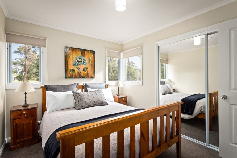 Bedroom 3, High Peaks Cottages, Baw Baw - Pt B East