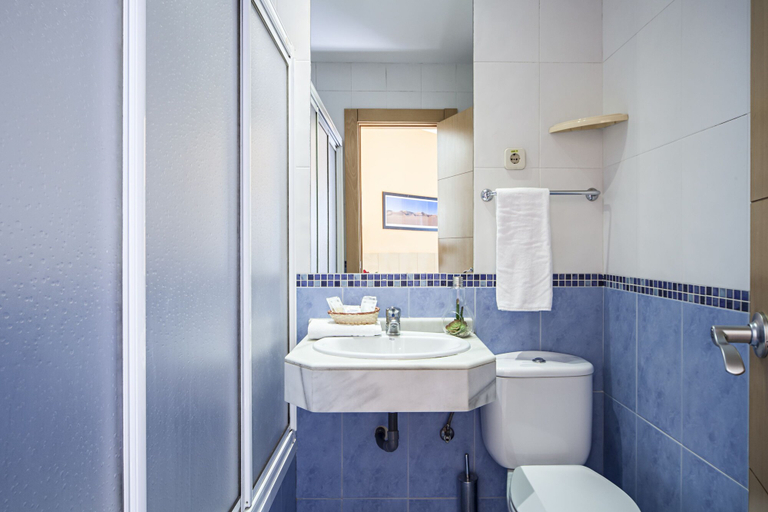 Bathroom 5, INTER Puerta del Sol - Auto Check-in, Madrid