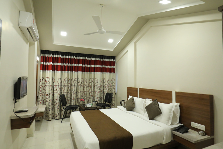 Bedroom 2, Hotel Highland Resort, Pune