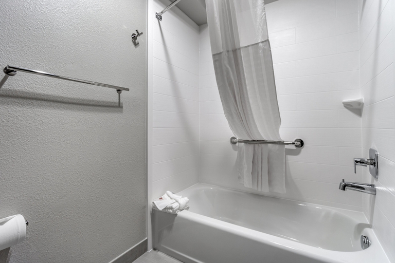Bathroom 4, Comfort Inn & Suites Pacific - Auburn, King