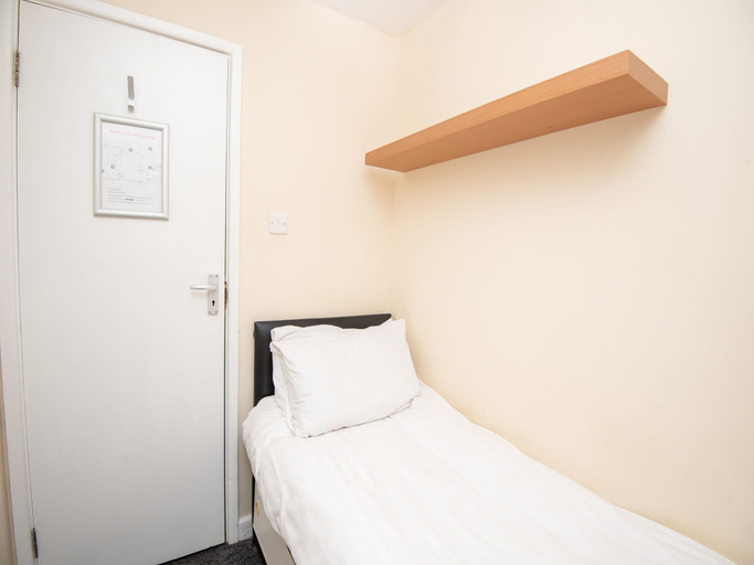 Bedroom 3, Chris's Motel, Buckinghamshire