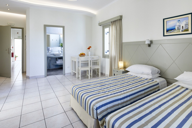 Bedroom 4, Nissos Thira Hotel, South Aegean