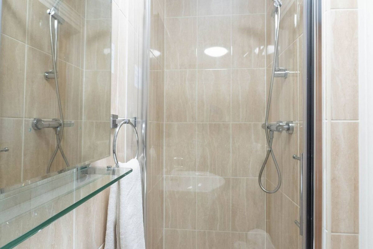 Bathroom 4, The Dakota, Warwickshire