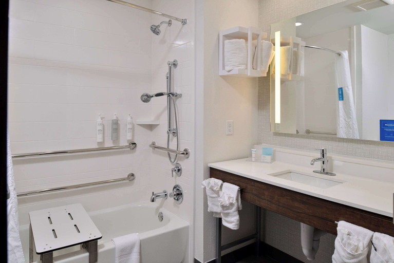 Bathroom 4, Hampton Inn Laplace, Saint John the Baptist