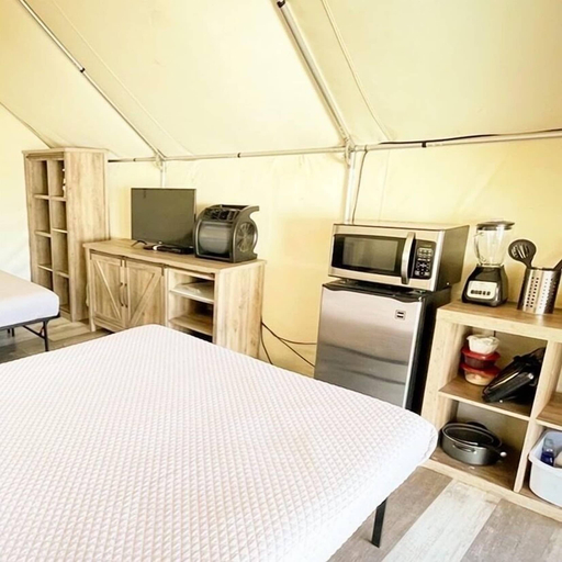 Bedroom 1, Son's River Ranch Glamping Cabin 18, Guadalupe