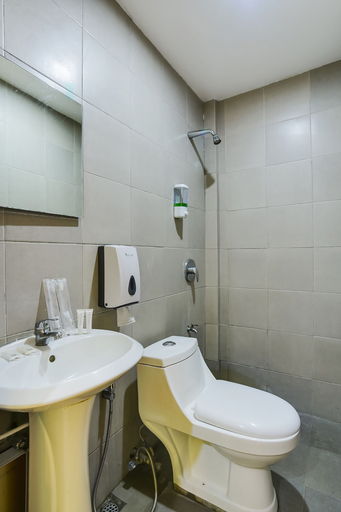 Bathroom 5, OYO 473 Ranchotel Drive-in, Biñan
