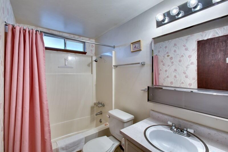 Bathroom 3, 890 Candlewood Drive, El Dorado